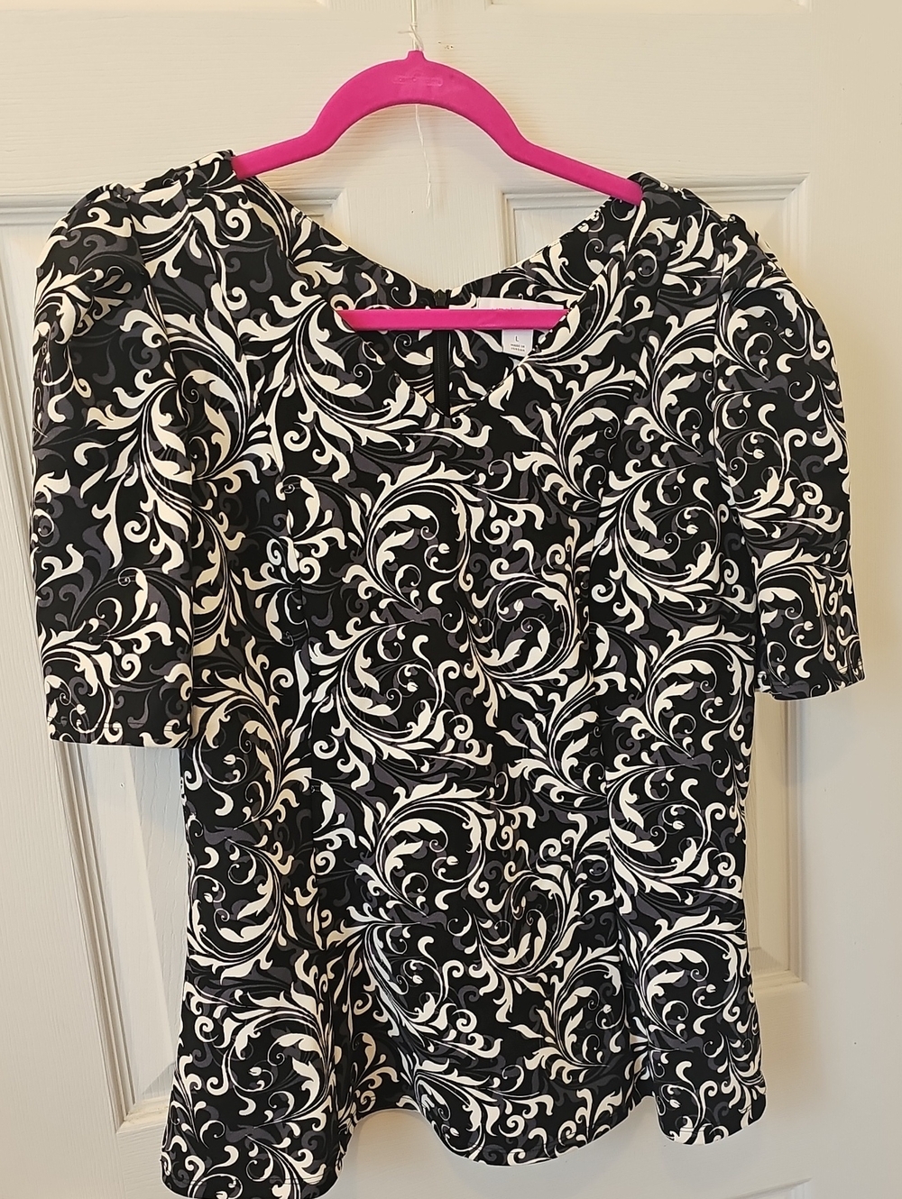 Liz Claiborne Black and White Scroll Print Top